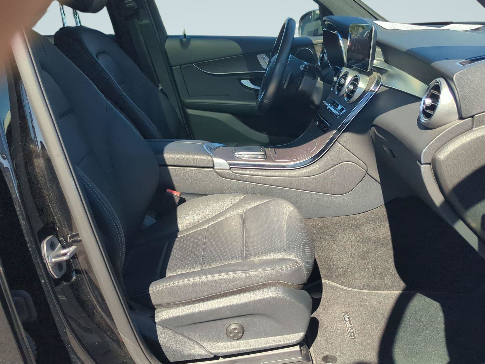Used 2022 Black Mercedes-Benz GLC 300 image 27
