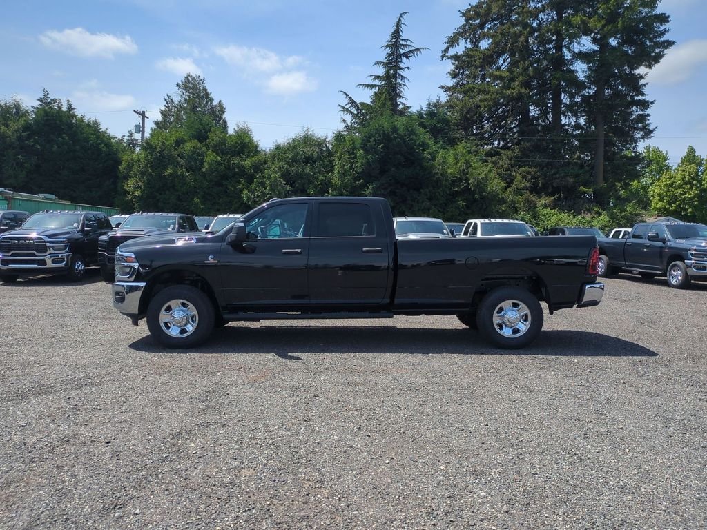New 2026 Diamond Black Crystal Pearl-Coat Exterior Paint RAM Tradesman image 4