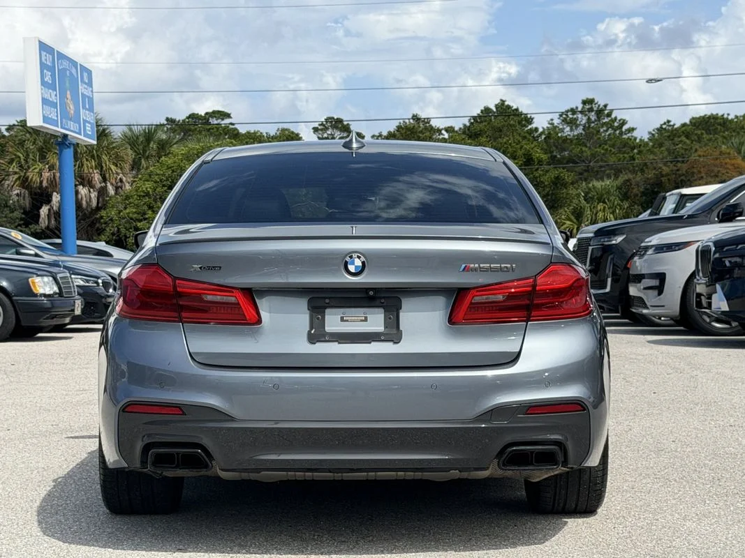 Used 2018  BMW M550i xDrive image 4