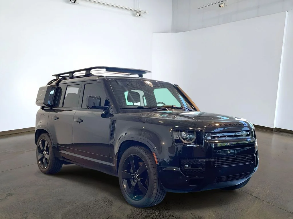 Used 2022 Santorini Black Metallic Land Rover X-Dynamic HSE image 3