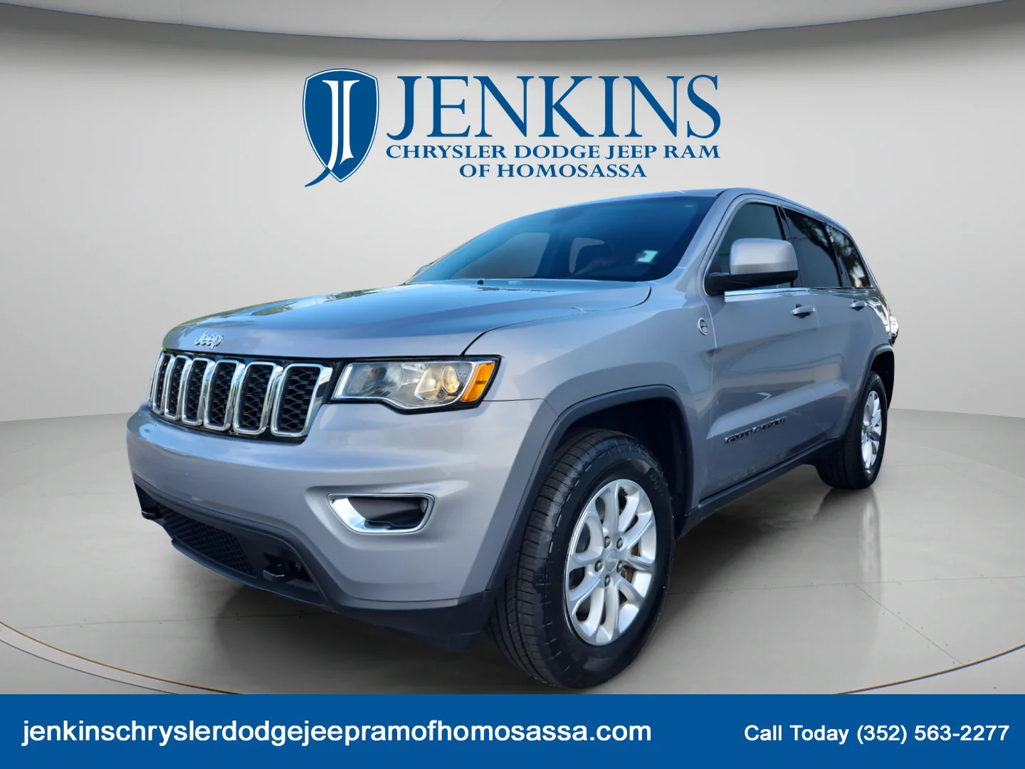 Used 2021 Billet Silver Metallic Clearcoat Jeep Laredo E image 10
