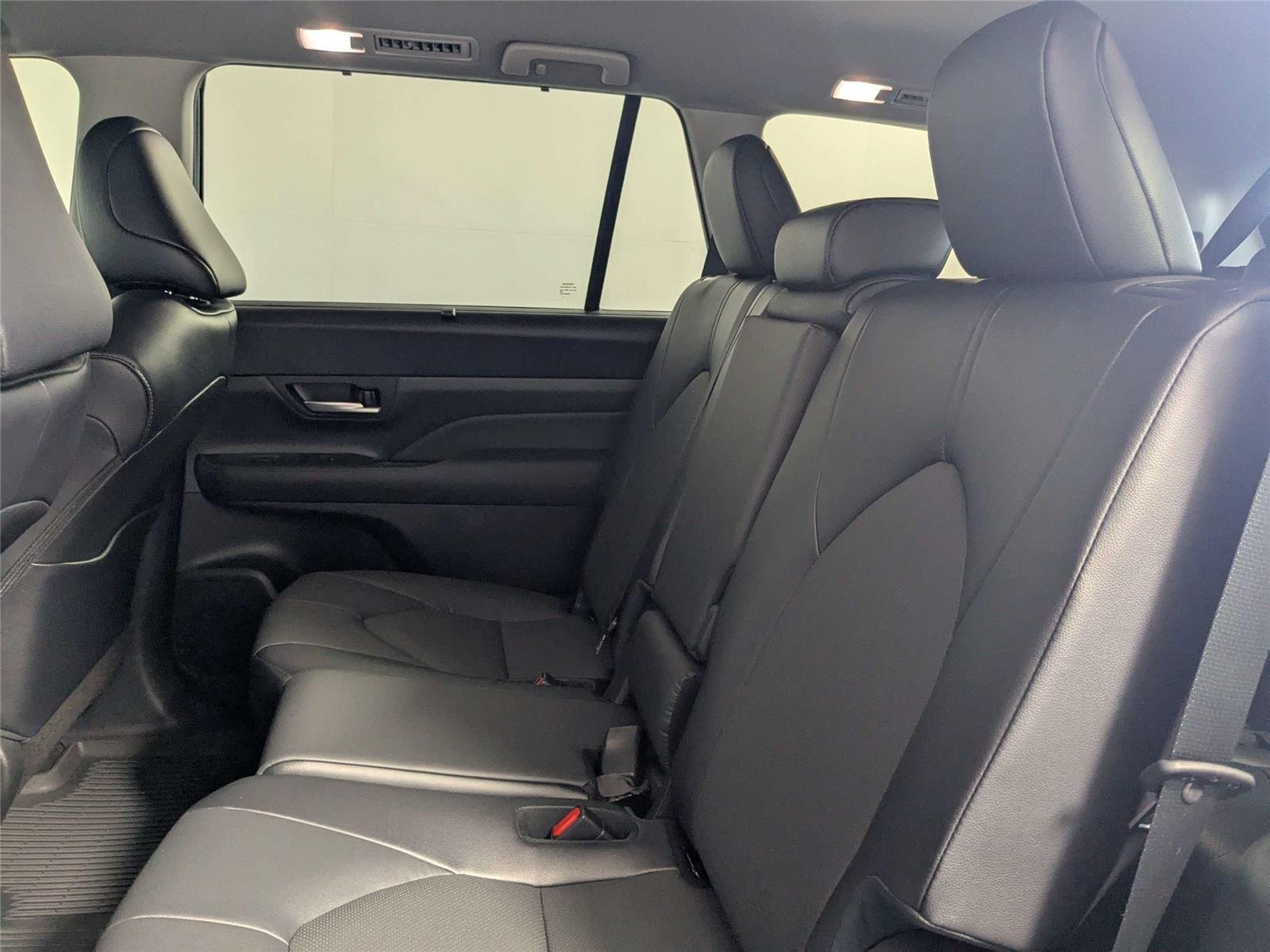 Used 2025 Midnight Black Metallic Toyota XLE image 34