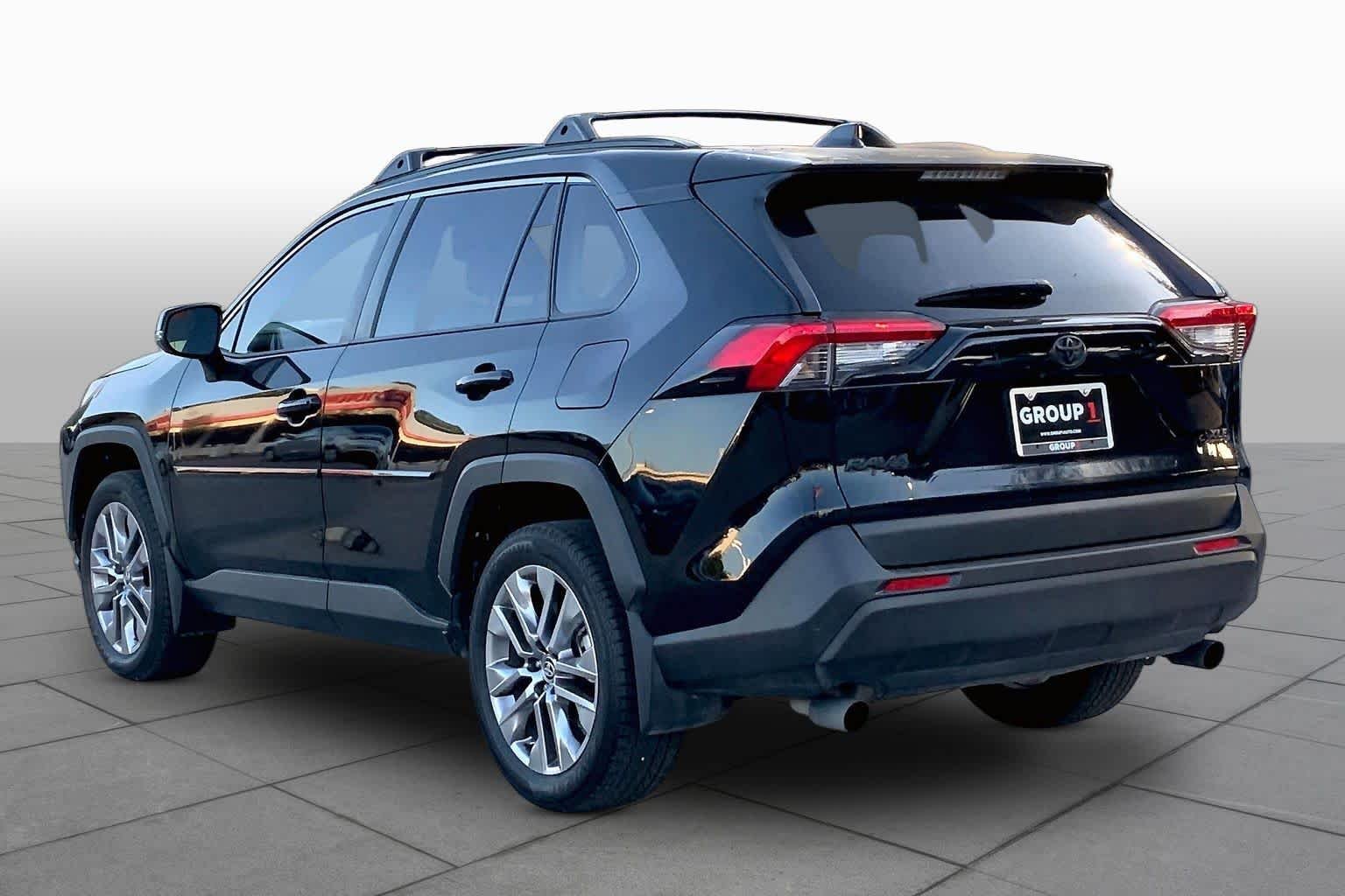 Used 2025 Midnight Black Metallic Toyota XLE Premium image 12