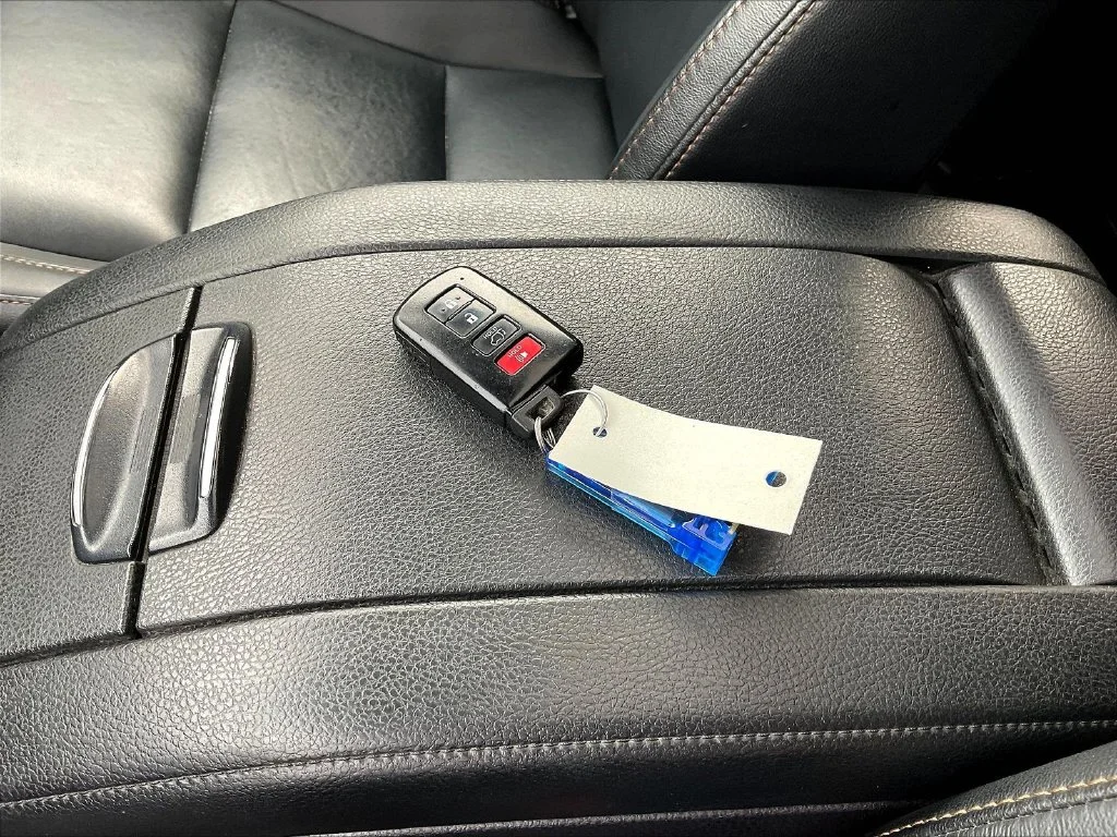 Used 2019 Blizzard Pearl Toyota XLE image 37