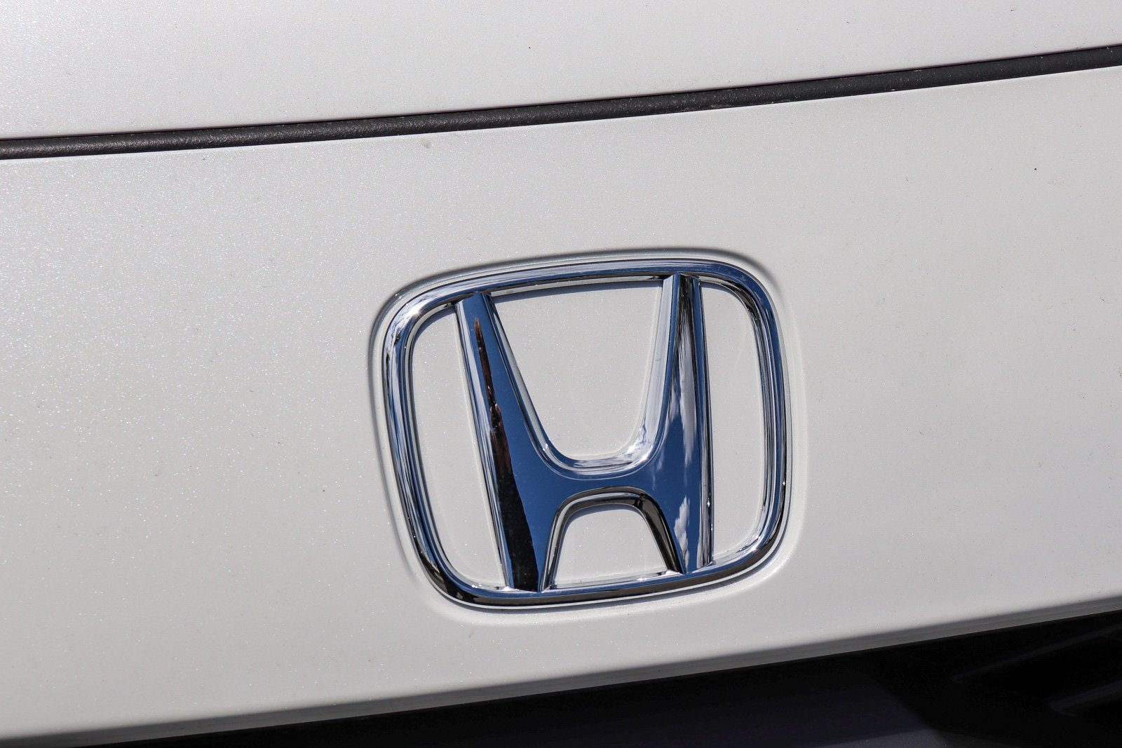 New 2027 Platinum White Pearl Honda Sport 2WD CVT image 4