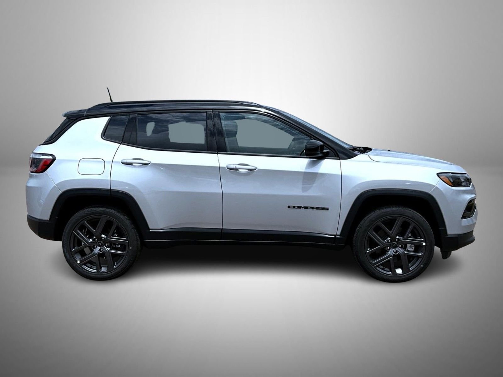 New 2026 Silver Zynith Metallic Clear-Coat Exterior Paint Jeep Limited image 4