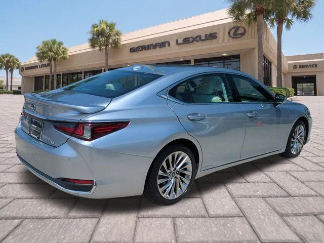 Certified Used 2022 Silver Lexus 300h Luxury image 4