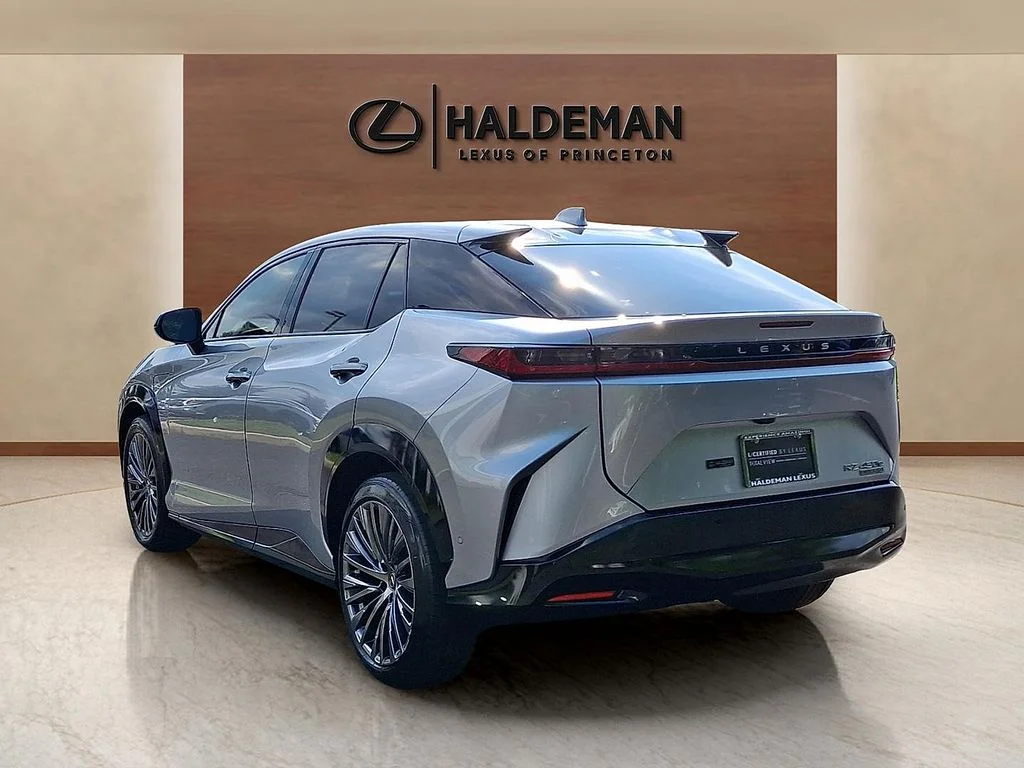 Certified Used 2023 IRIDIUM Lexus 450e Luxury image 4