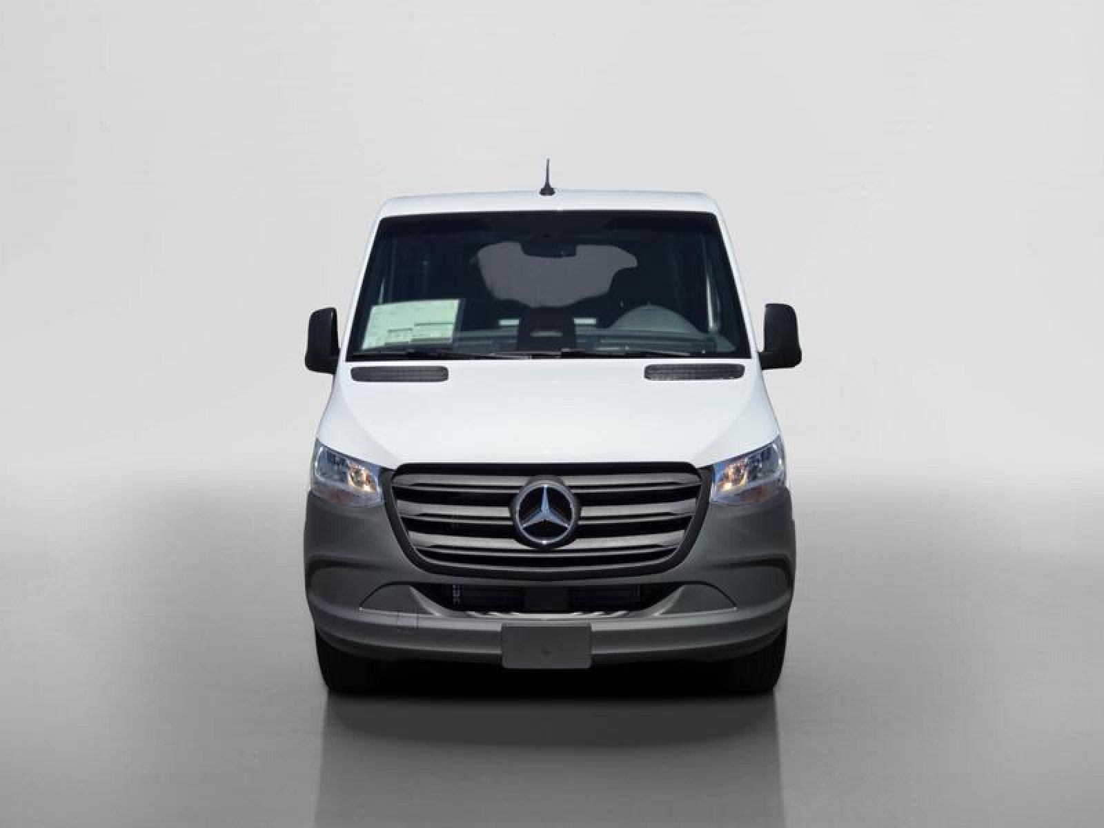 New 2026 Arctic White Mercedes-Benz DCWS2S image 9