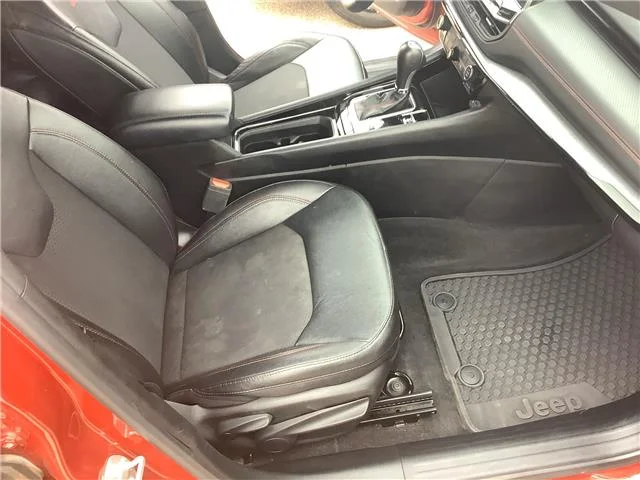 Used 2025 Red Hot Pearlcoat Jeep Trailhawk 4x4 image 28