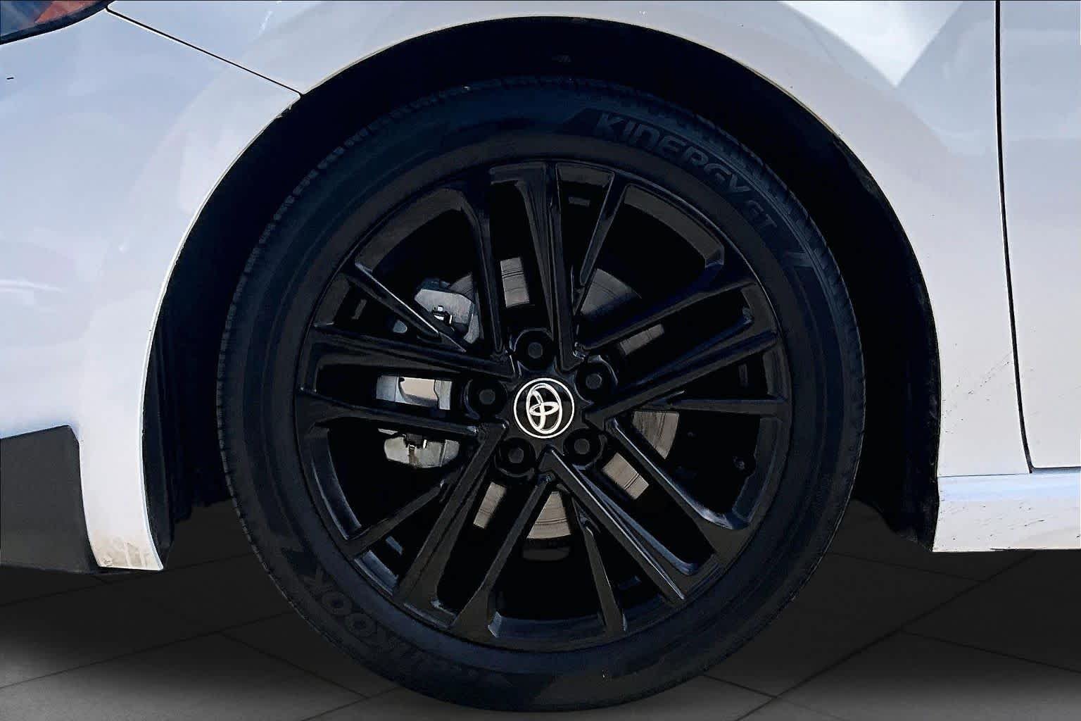 Used 2026 Ice Cap Toyota SE image 11