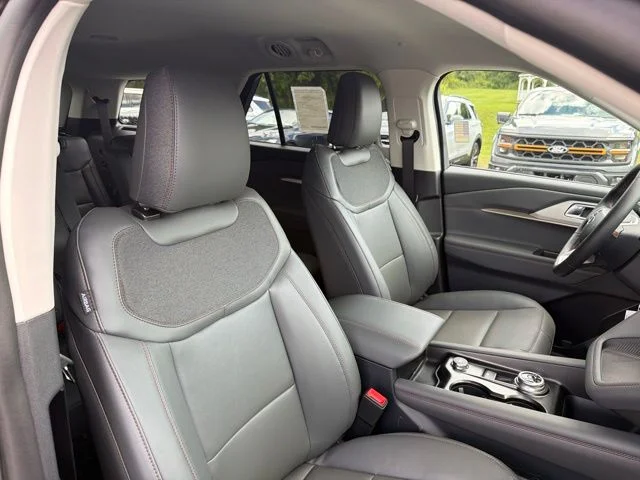 New 2026 Agate Black Metallic Ford Active image 38