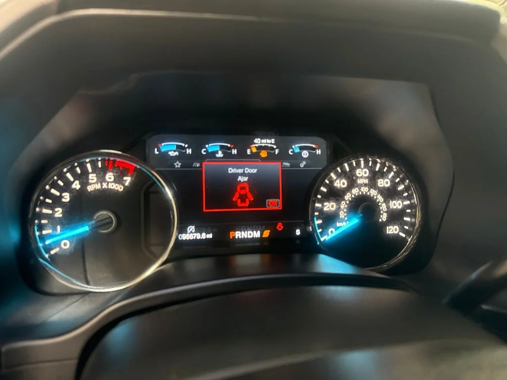 Used 2020 Oxford White Ford Lariat image 22
