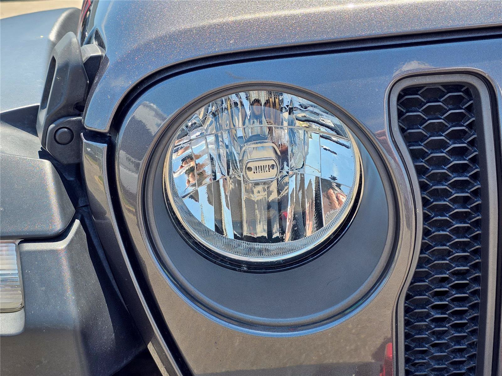 Used 2021 Granite Crystal Metallic Clearcoat Jeep Unlimited Rubicon image 4