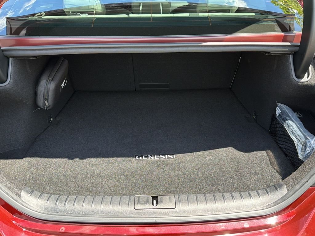 2025 GENESIS G70 Standard - Photo 10
