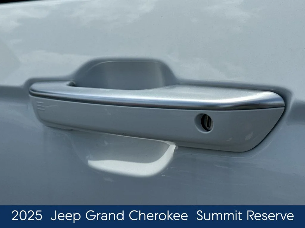 Used 2025 White Jeep Summit Reserve image 14