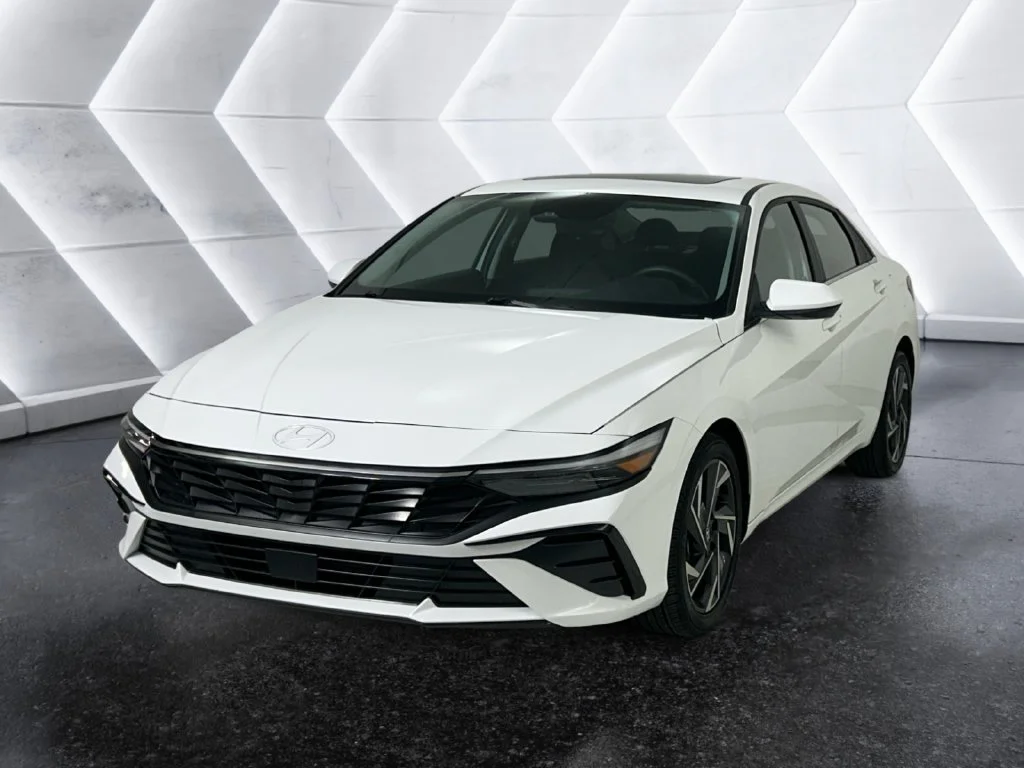 Used 2024 White Hyundai SEL image 3