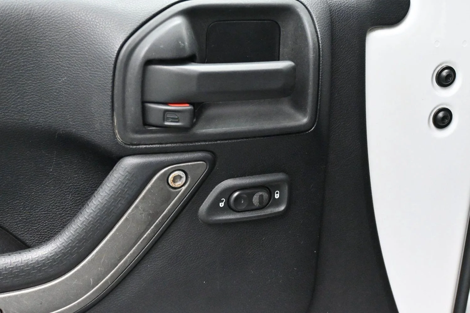 Used 2015 Bright White Clearcoat Jeep Sport image 12