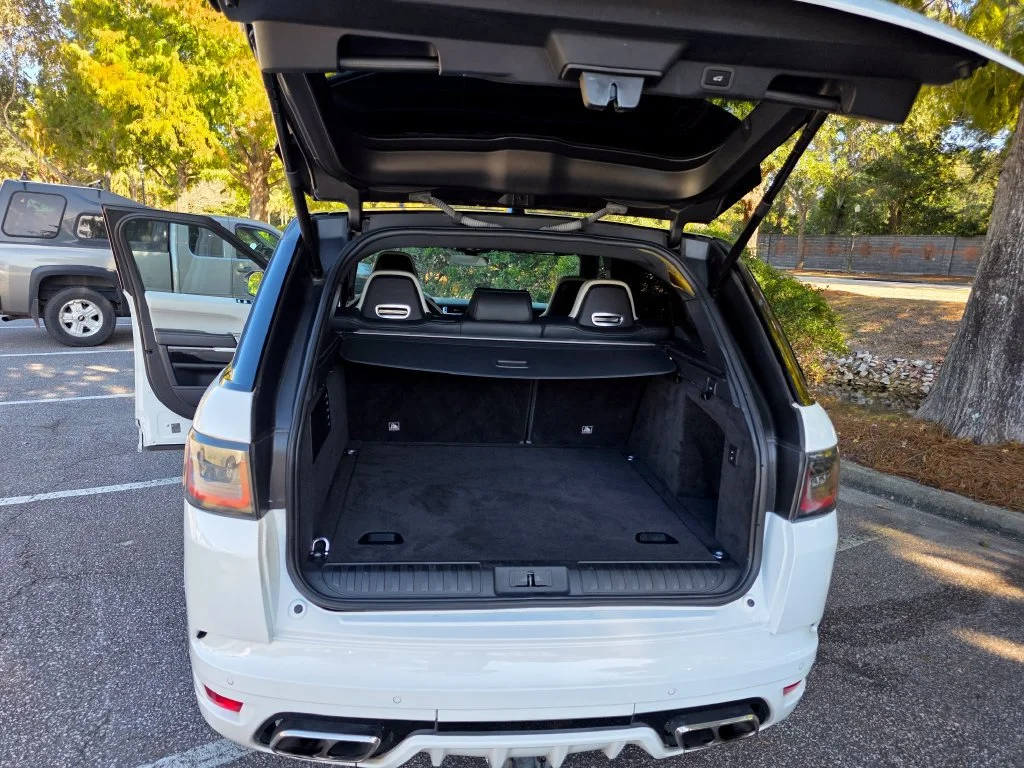 Used 2018 White Land Rover SVR image 35