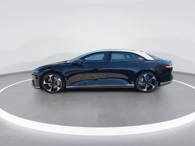 Used 2025 Black Lucid Touring image 5