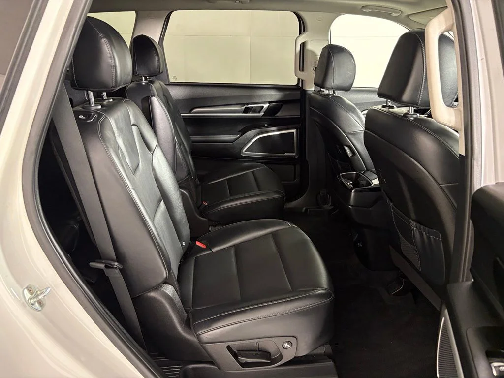 Used 2022 White Kia S image 43