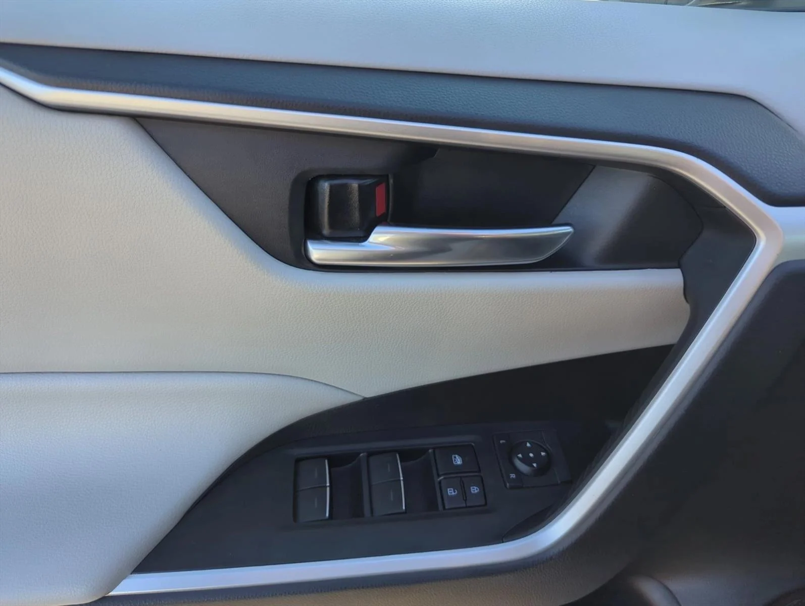 Used 2022 Magnetic Gray Metallic Toyota XLE image 12