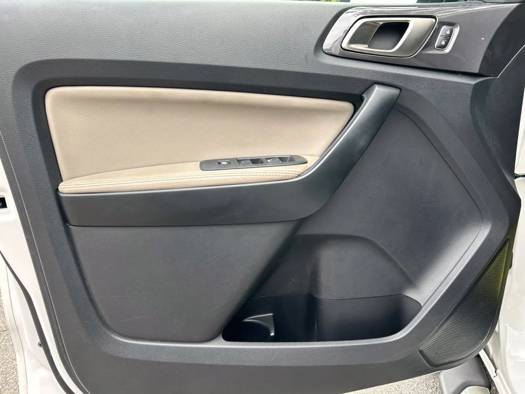Used 2019 White Ford Lariat image 12