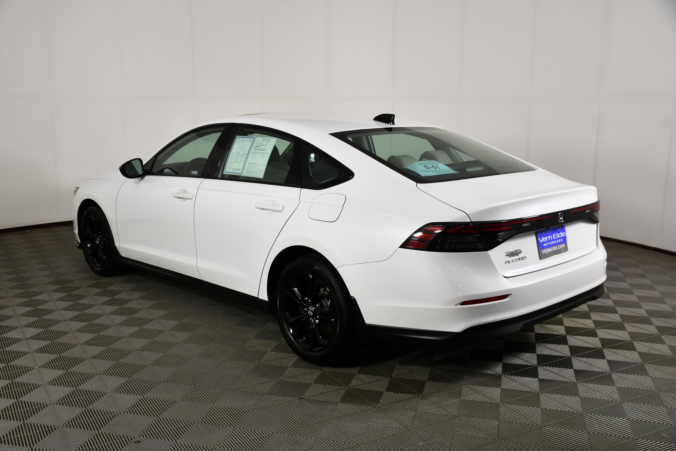 Certified Used 2025 Platinum White Pearl Honda 1.5T SE image 8