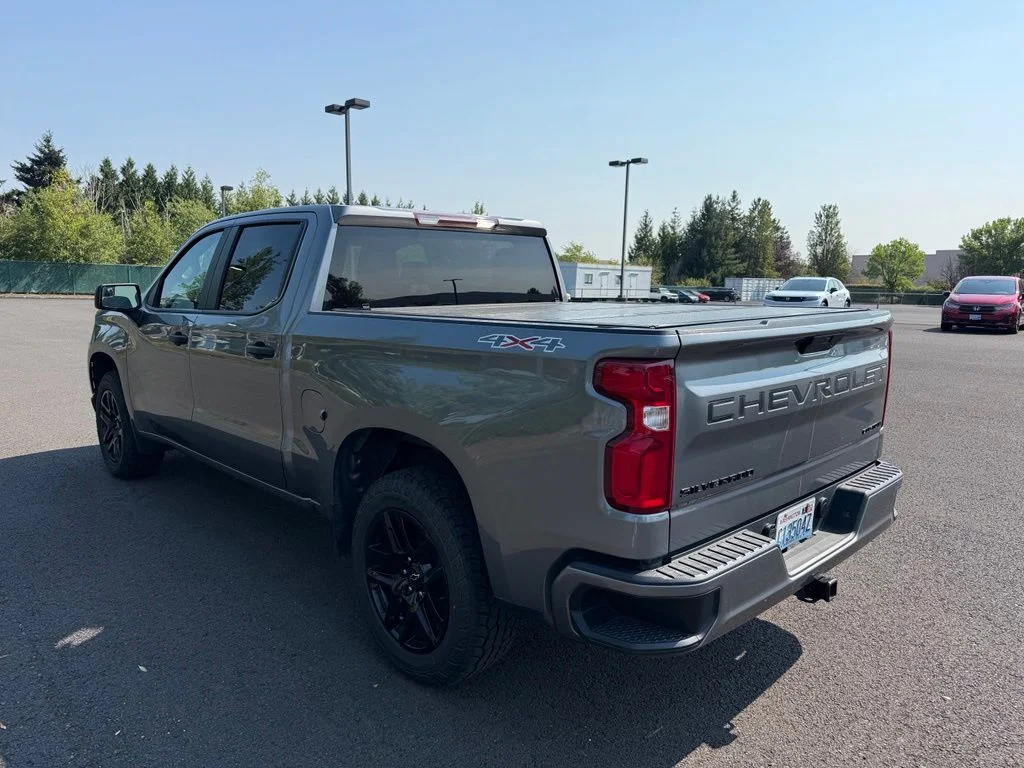 Used 2022 Satin Steel Metallic Chevrolet Custom image 5