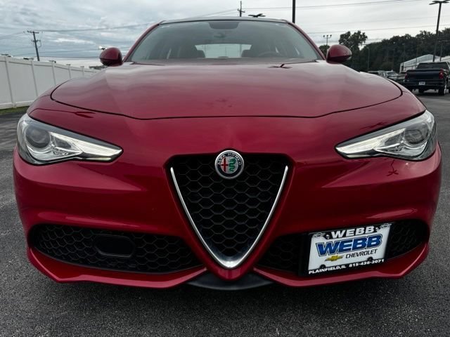 Used 2018  Alfa Romeo  image 2