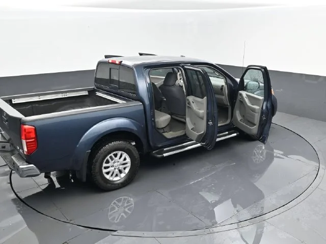 Used 2017 Arctic Blue Metallic Nissan SV image 26