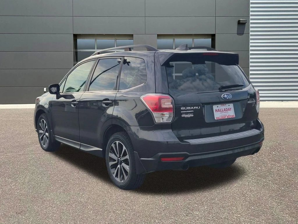 Used 2018 Dark Gray Metallic Subaru Premium image 8