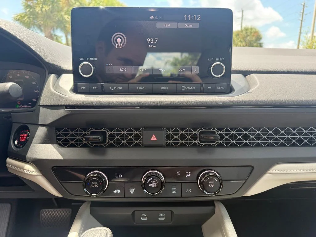Used 2025 Meteorite Gray Metallic Honda LX image 18