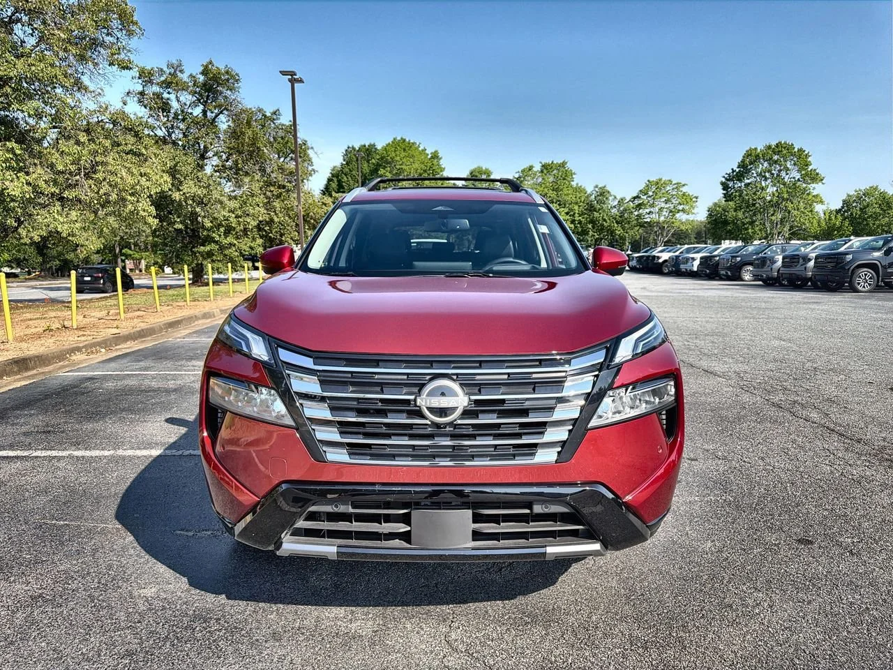 Used 2025 Red Nissan Platinum FWD image 3