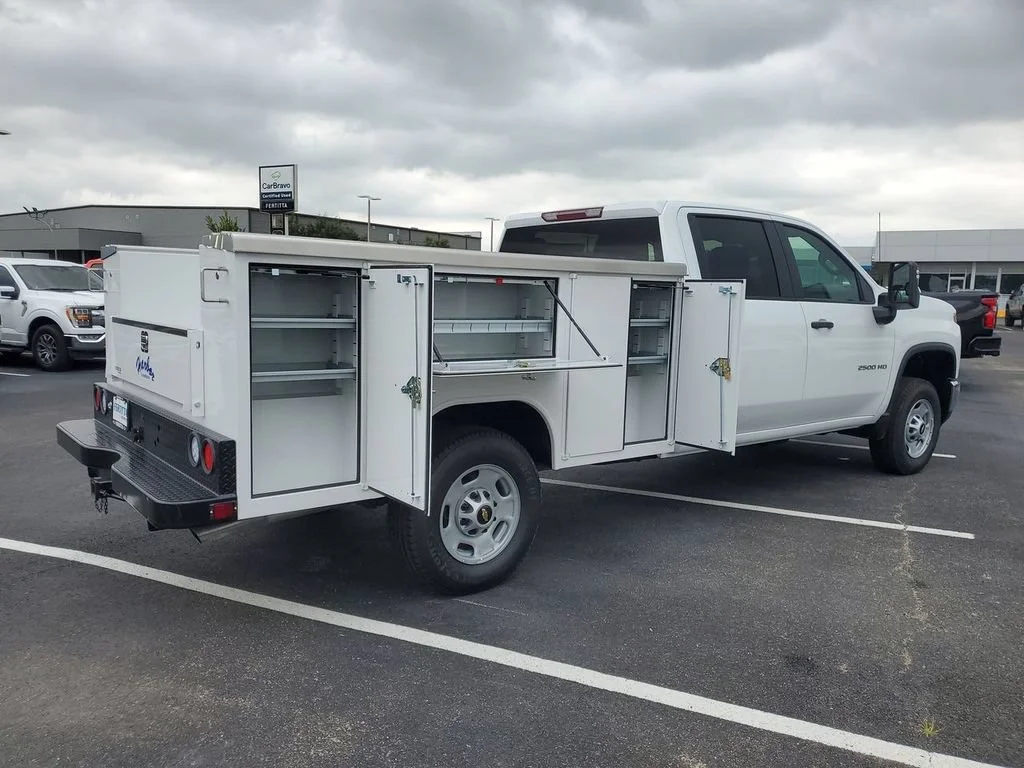 New 2026 Summit White Chevrolet WT image 18