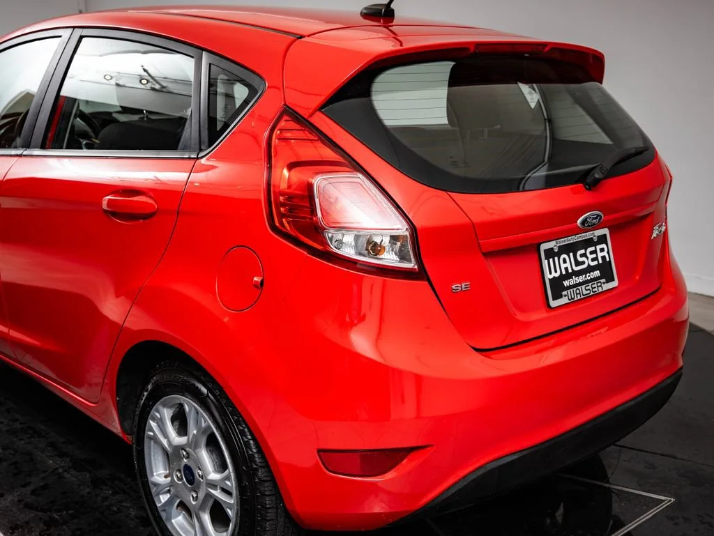 Used 2015 Race Red Ford SE image 18