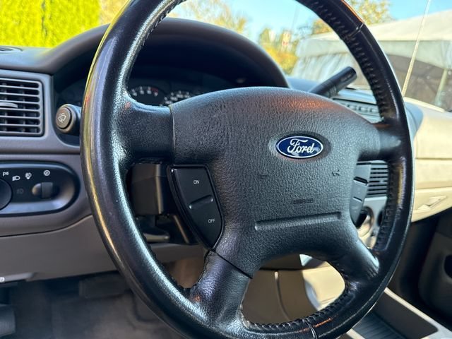 Used 2004 Red Fire Clearcoat Metallic Ford XLT image 14