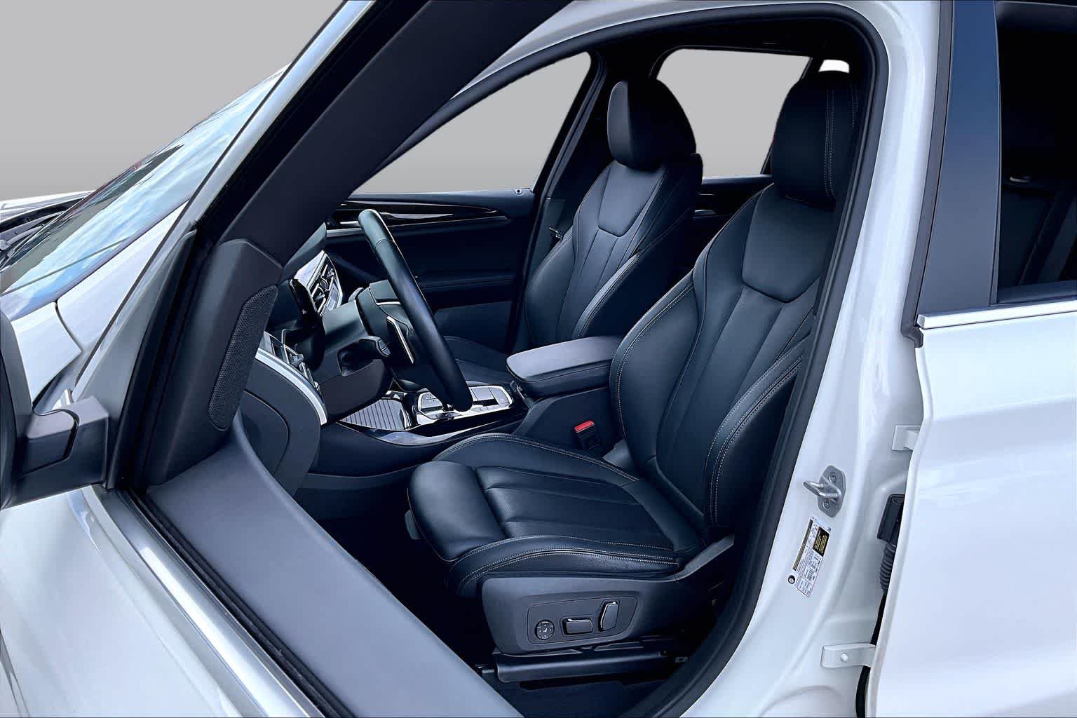 Used 2024 Alpine White BMW sDrive30i image 7
