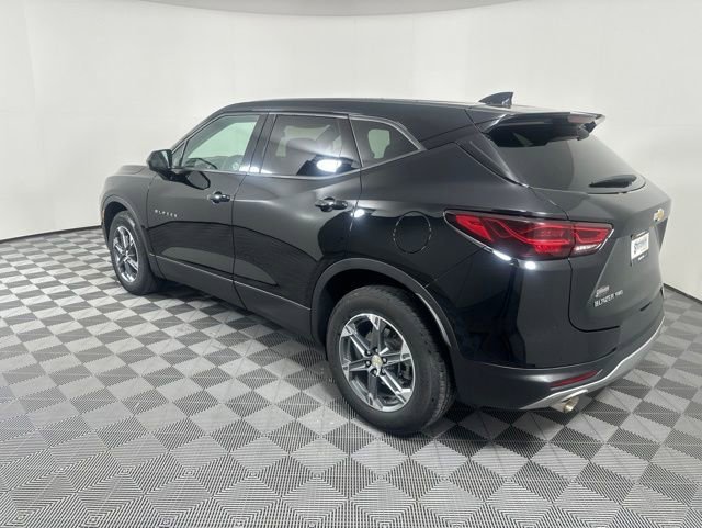 Used 2025 Black Chevrolet 2LT image 7