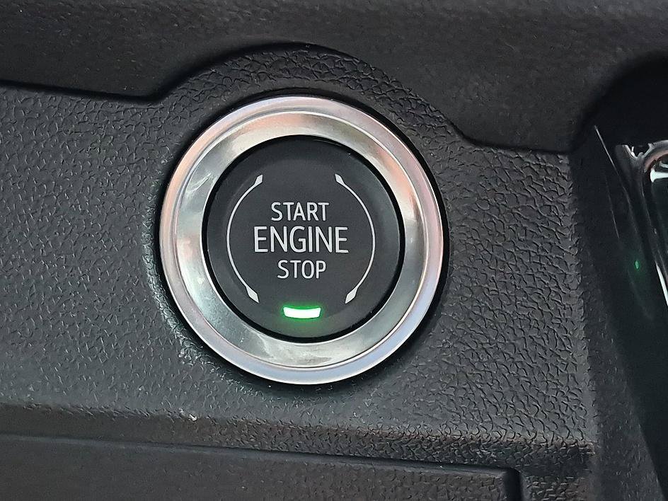Used 2025 Radiant Red Tintcoat Chevrolet FWD LT image 27