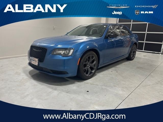 Used 2020  Chrysler Touring image 1