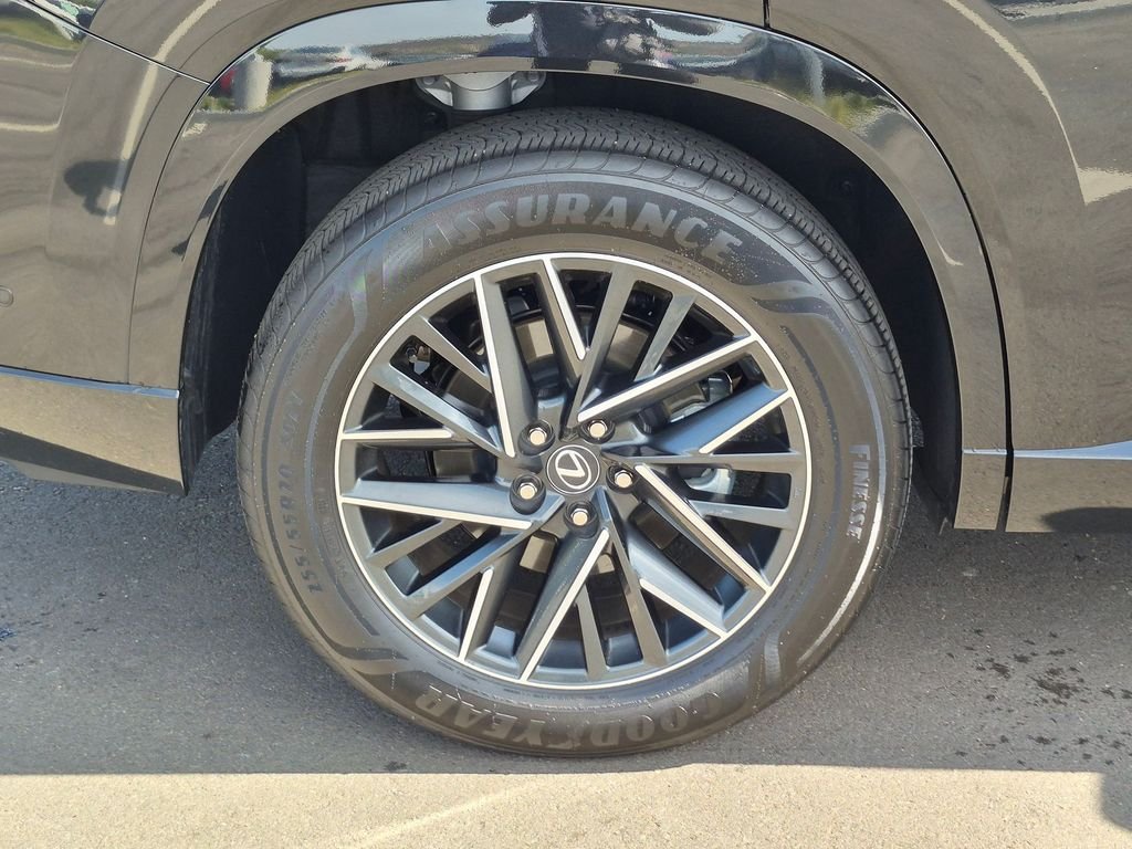 Used 2024  Lexus 350 Premium image 26