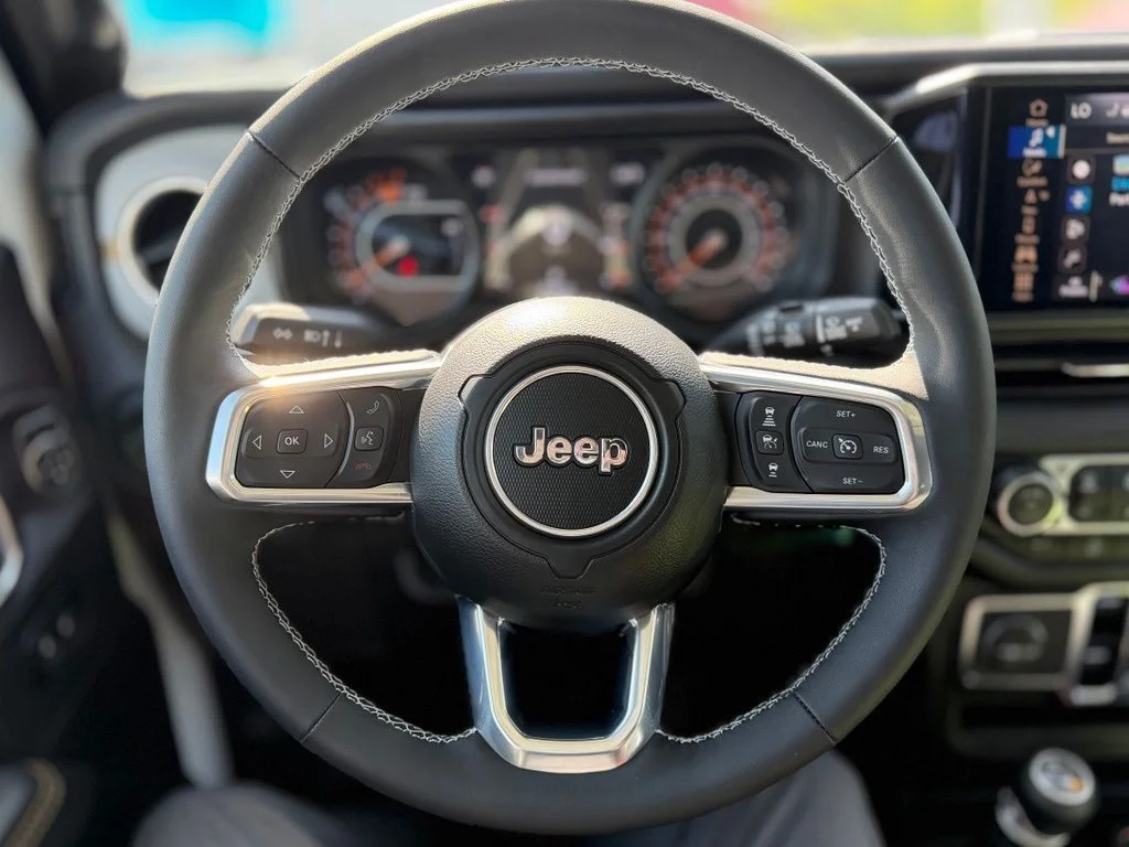 Used 2025 White Jeep Sahara image 7