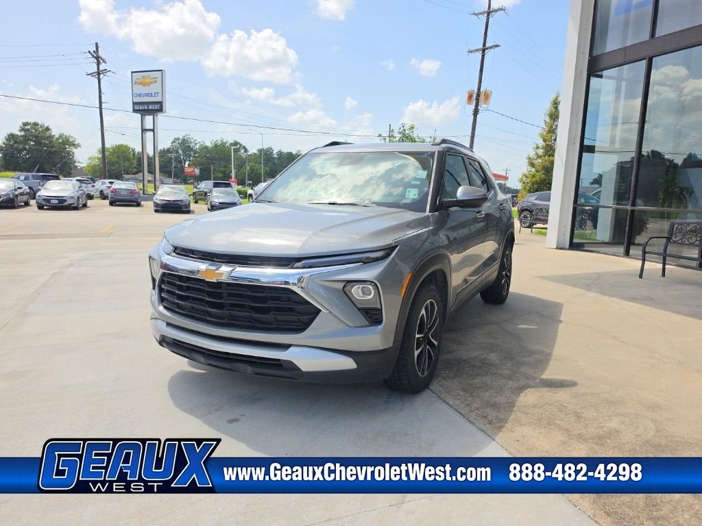 Used 2025 Gray Chevrolet LT image 3