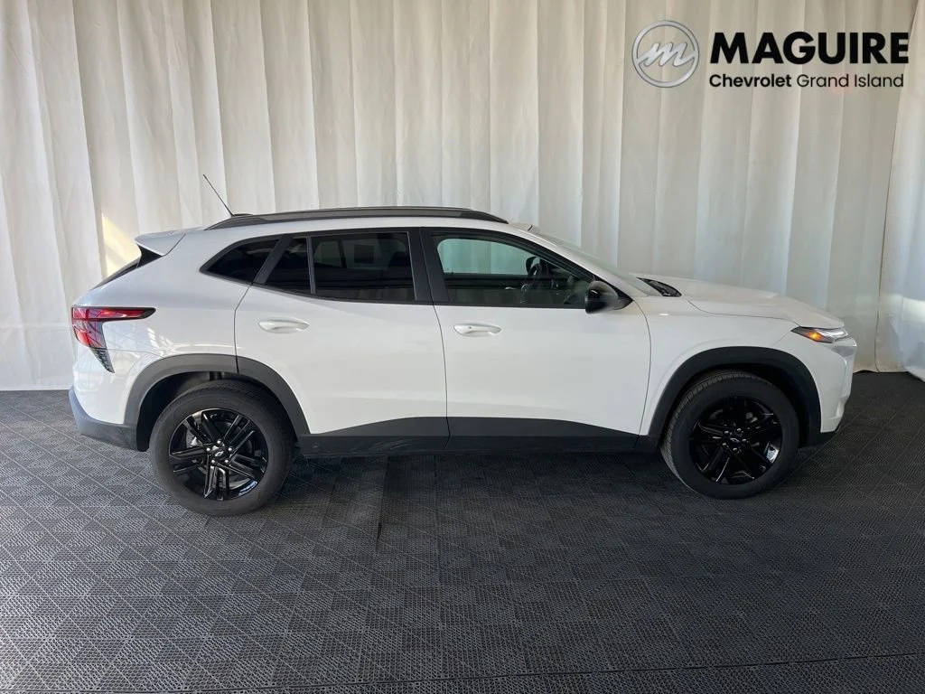 New 2025 Summit White Chevrolet ACTIV image 2