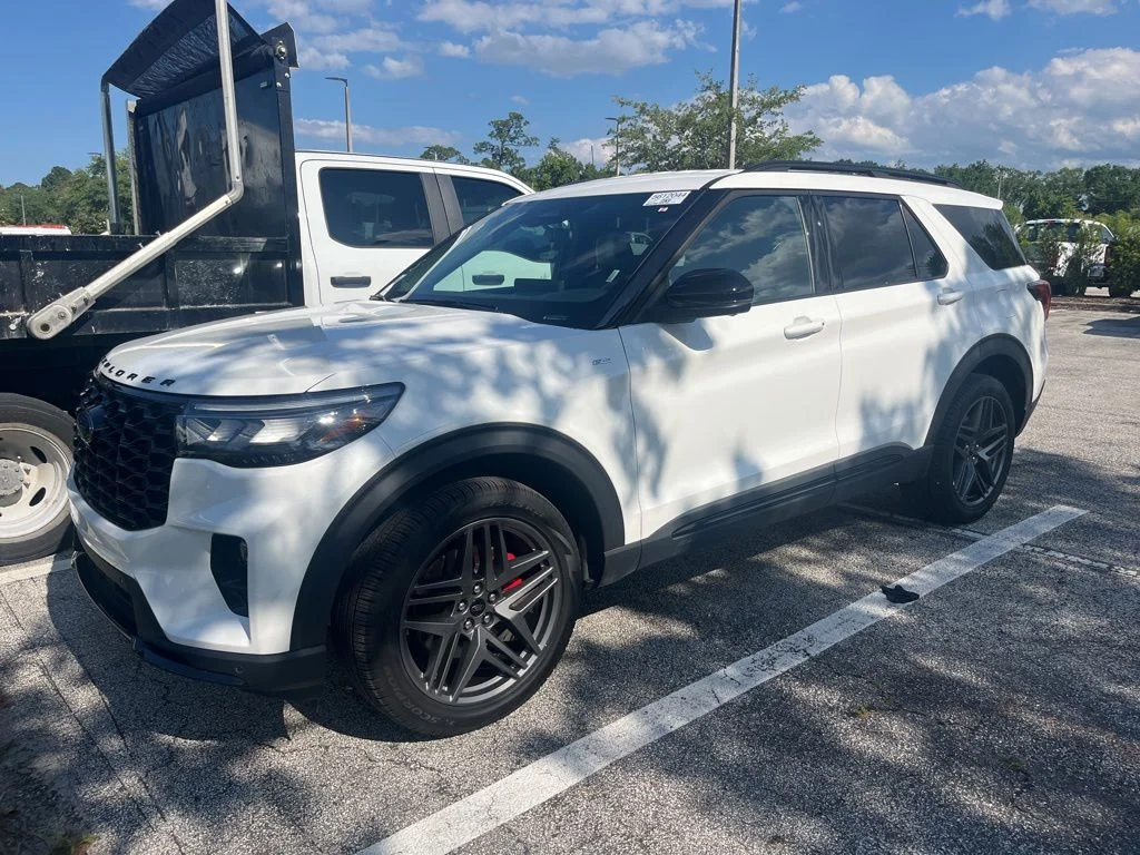2025 Ford Explorer ST-LINE 4WD (PL535)'s photo
