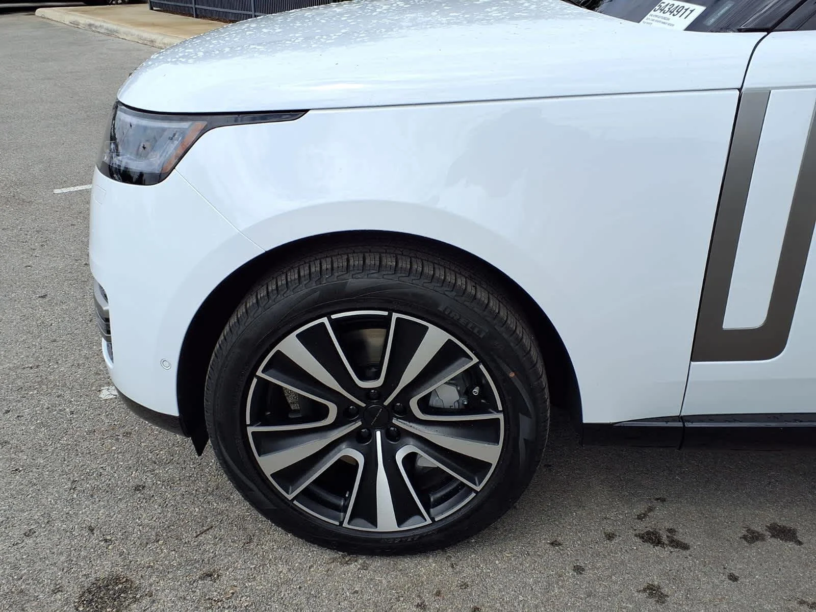 New 2026 Fuji White Land Rover SE image 8