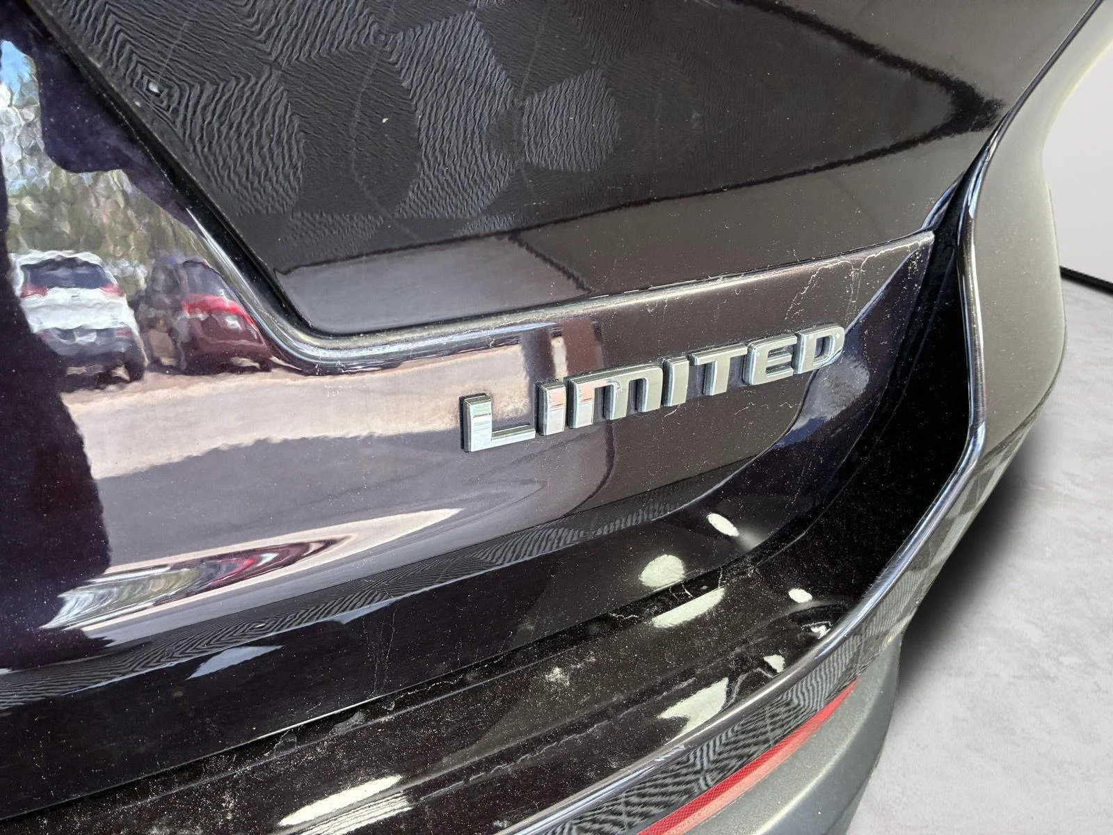 Used 2023 Ember Pearlcoat Jeep Limited image 9