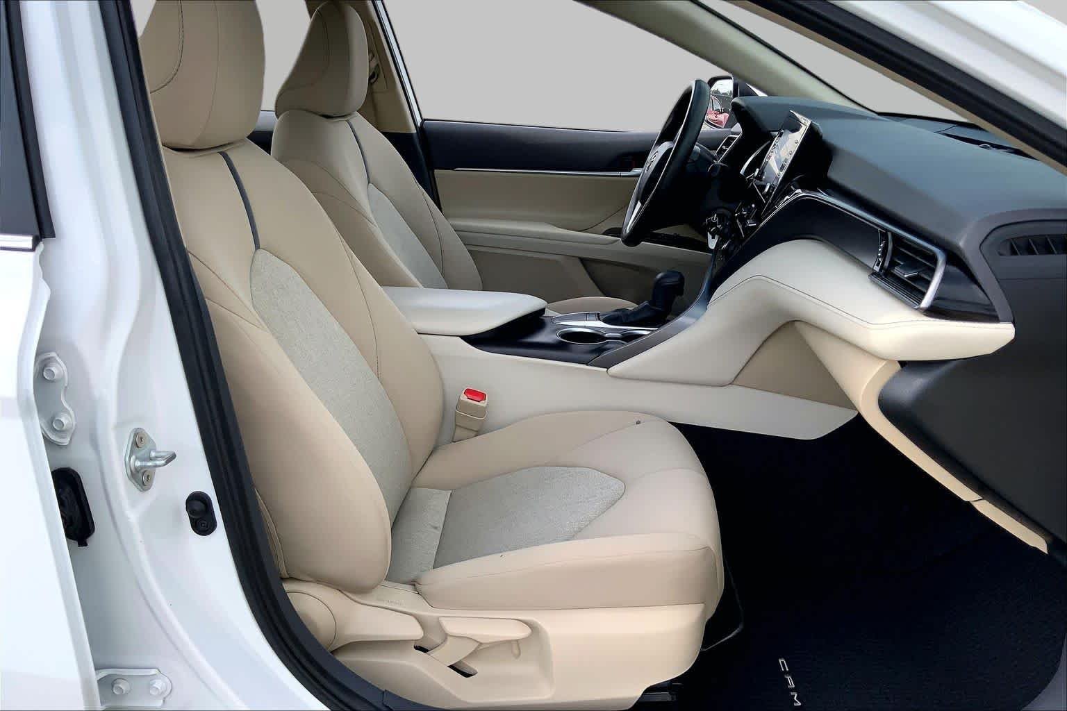 Used 2023 Ice Cap Toyota LE image 9
