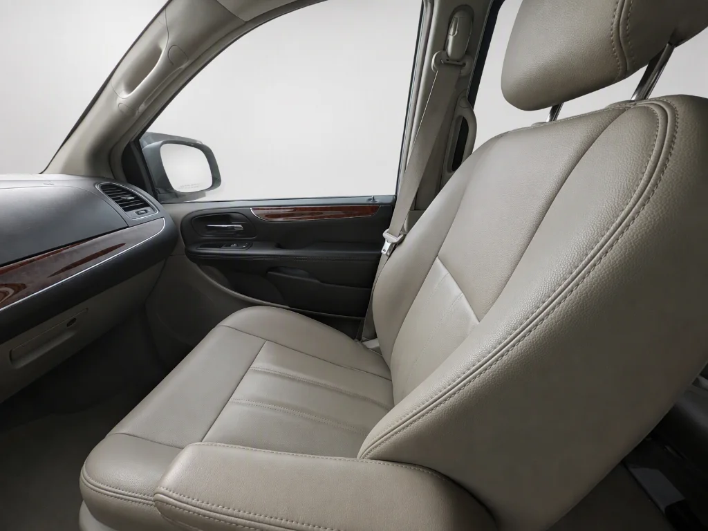 Used 2016 White Chrysler Touring image 11